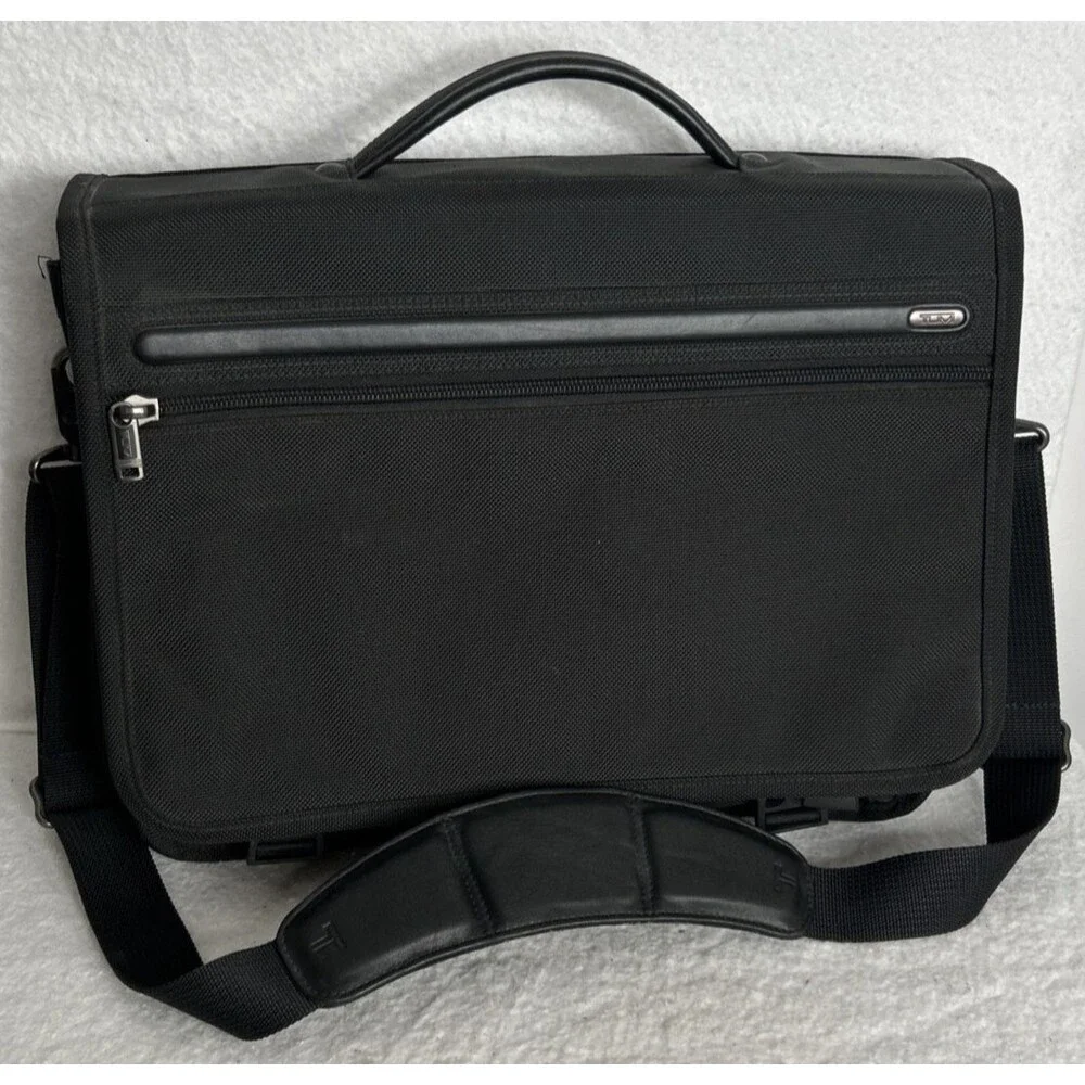 Tumi Alpha Laptop Messenger Bag Briefcase 16 inch Black Nylon Crossbody College
